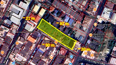 Land for sale Pracha Uthit Huai Khwang : Land for Sale on Pracharat Bamphen Road Near MRT Huai Khwang, 450 Square wah Ref no.00159890
