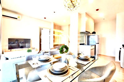 ขายคอนโด : Best Decorate Combine 2 Beds 2 Baths Large Unit  Next to MRT Thailand Cultural Centre 80 m/ For Rent-Noble Revolve Ratchada 1