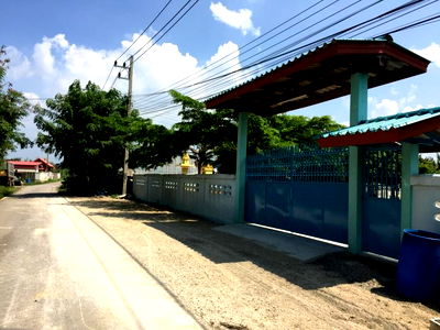 Twin houses for sale Ratchburi : 5-bedroom twin house, 1 detached house, area 4 rai 1 ngan 85 sq m, located near Bat Cave, Photharam District, Ratchaburi Province.