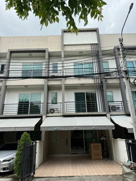 Baan Klang Muang Sukhumvit          77