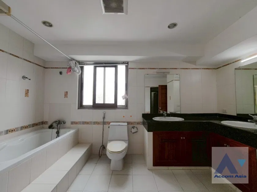 รูป 🔼🔽 AccomA 📩 Elegant City View Residence in Classic Sukhumvit 39 at Royal Castle - รูปที่ 13/20