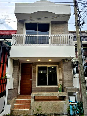 Townhouses for rent Bang Na : 1 bedroom 39 sq.m.* Starting at 4.5 million baht, empty room ready for the new owner to arrange as desired.