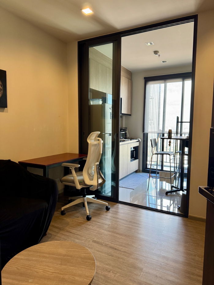 picture For Rent: The Line Wong Sawang Beautiful unit facing north (no direct sunlight, cool all day). Free Wi-Fi included. Move-in ready! - 7/7