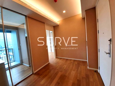 Condos for sale : Corner 1 Bed Unit for Sale on High Fl. South Side -The Saint Residences