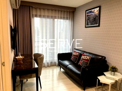 คอนโดให้เช่า : 2 Beds Large Room Good Location Next to MRT Phetchaburi 130 m. & Arl Makkasan 20 m. / For Rent-Life Asoke