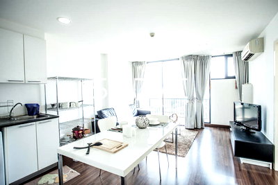 ขายคอนโด : Bright & Nice for 1 Bd. Large Unit in Ekkamai Area with Good Deal-D 65 Condominium