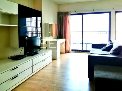 คอนโดให้เช่า : Swimming pool view Studio with Bathtub Perfect Location Next to BTS Thong Lo / Condo For Rent -Noble Remix