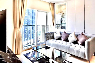 ขายคอนโด : Luxury Style 2 Bed Corner Unit Good View MRT Thailand Cultural Centre 80 m. / Condo For Sale -Noble Revolve Ratchada 2