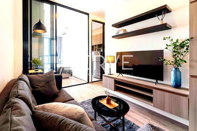 Condos for rent : Modern Style 1 Bed with Partition Super High Fl. 30+ New Condo in On nut Area Close to BTS 650 m.-KnightsBridge Prime Onnut