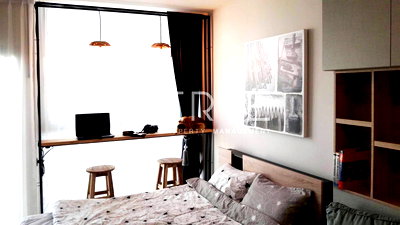 ขายคอนโด : Studio Homey Decoration on High Fl. 10+ Good Location Close to MRT 80 m. / Condo For Rent-Noble Revolve Ratchada 1