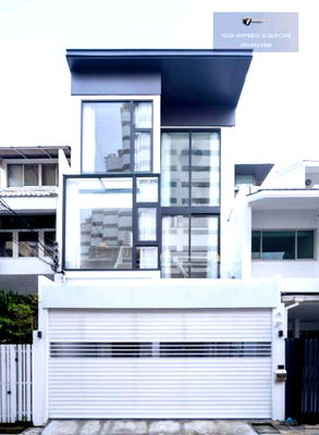 บ้านเดี่ยว ถนนสุขุมวิท : Townhome 3 ชั้น ซอยสุขุมวิท 15 ทำเลดี เพียง 1 นาทีถึง โรงเรียนนานาชาติ NIST และ 5 นาที ถึง BTS อโศก #2025093012125