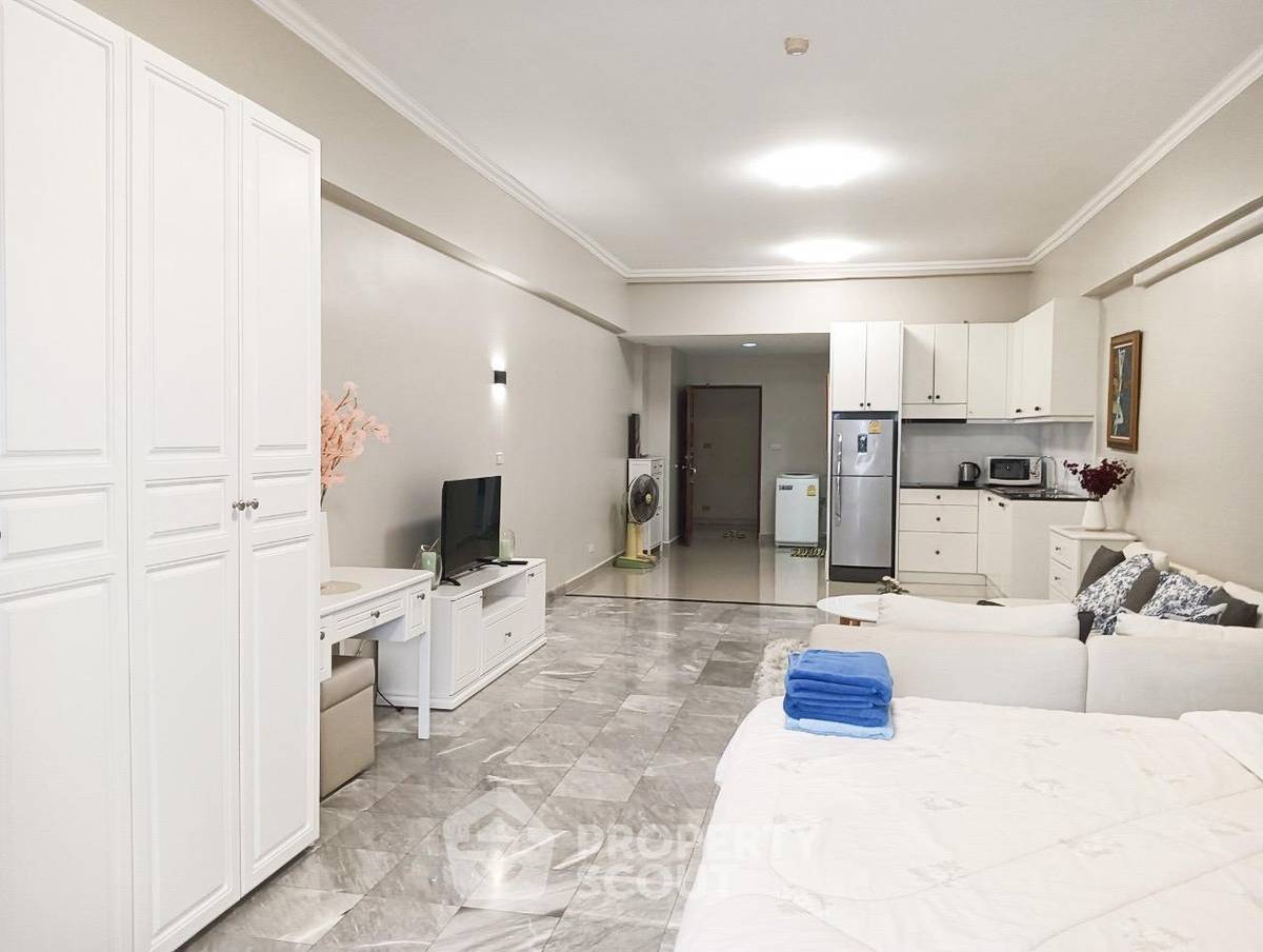 picture 1-BR Condo at Jomtien Complex Condotel close to Jomtien Beach (ID 2331280) - 10/11