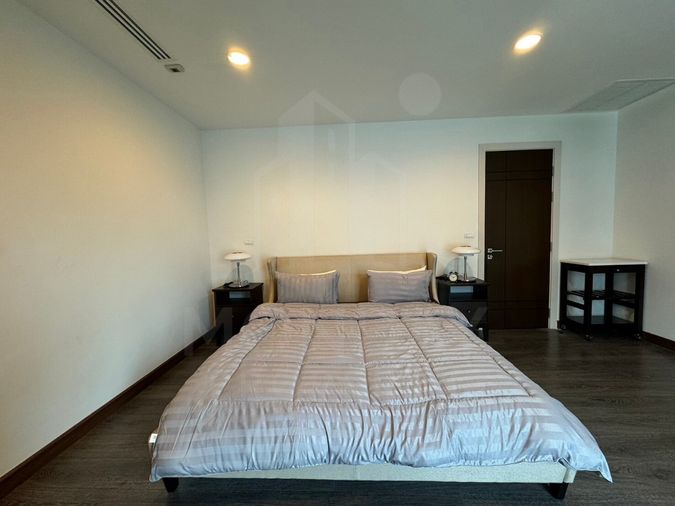 ให้เช่าคอนโด 3 ห้องนอน 192.3 ตร.ม. เดอะ เครสท์ ร่วมฤดี