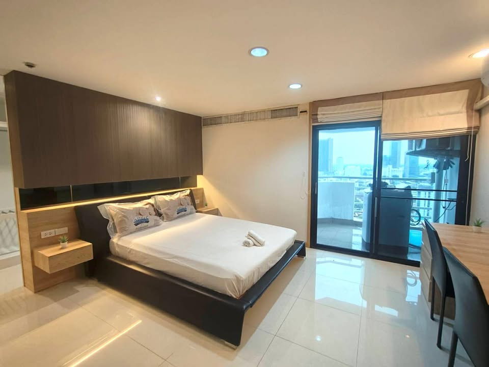 Condo for rent: Diamond Sukhumvit 30/1, ready to move in. If interested, contact Line @goodmanpro or call 0999029192.