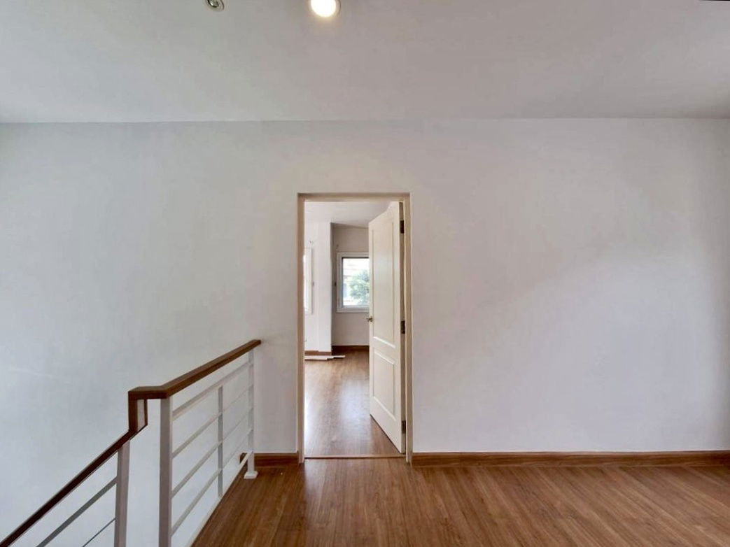 picture For Sale: Corner Detached House at The Centro Watcharapol, next to Sukhaphiban 5 Road - 9/14