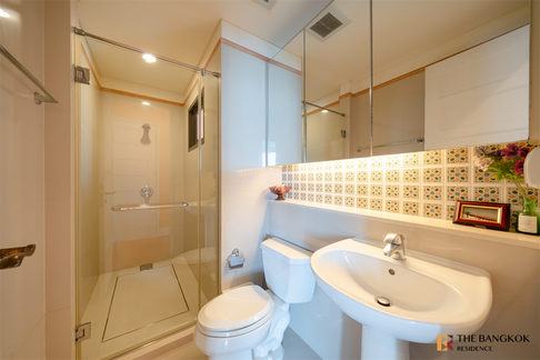 Aguston Sukhumvit 22 Luxury Condo at Special Price