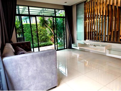 Houses for sale Bangkok : The Plant Exclusique Phatthanakan 38