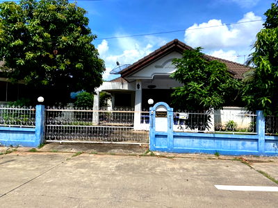 Houses for sale Muang Nakhon Ratchasima Nakhon Ratchasima : Urgent sale, single house, 3 bedrooms, 2 bathrooms, good location, special price