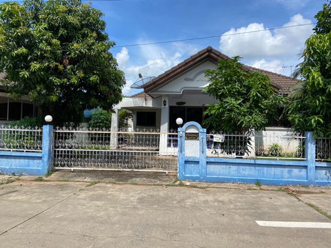 Urgent sale, single house, 3 bedrooms, 2 bathrooms, good location, special price