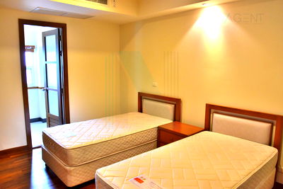 เช่าคอนโด รพ.เซนต์หลุยส์ : 🎉 ให้เช่าคอนโด สาทร เซเว่น เรสซิเดนซ์ อาคาร 1 ชั้น 3 3 ห้องนอน ขนาด 193 ตรม ใกล้ ใกล้ BTS ช่องนนทรี