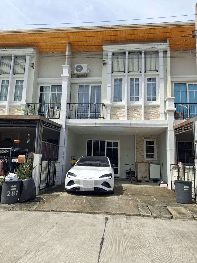 Townhouses for sale : Golden Town Ramintra – Khubon Bang Khen