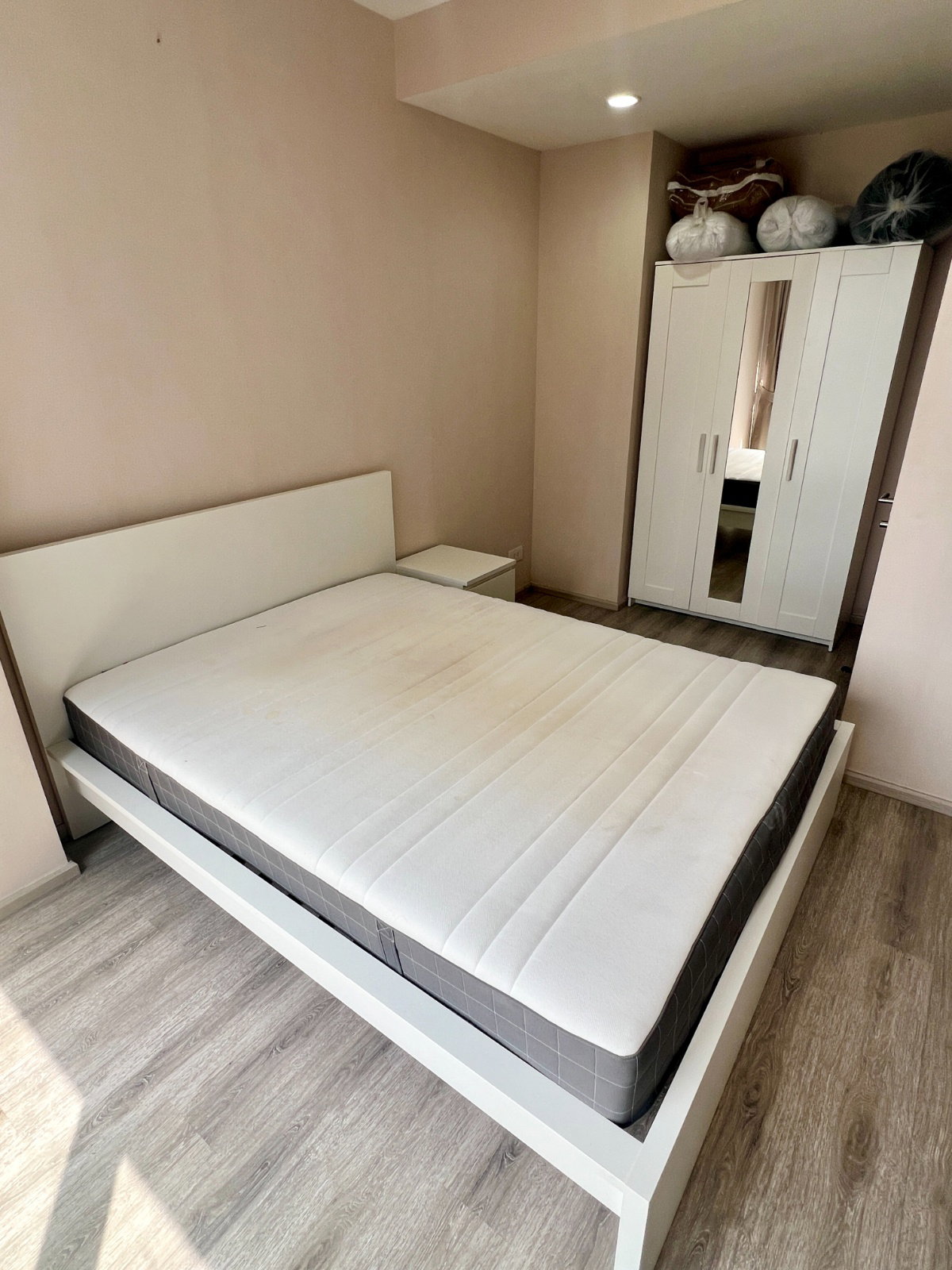 Condo for rent: Ideo Mobi Asoke, ready to move in. If interested, contact Line @goodmanpro or call 0999029192.