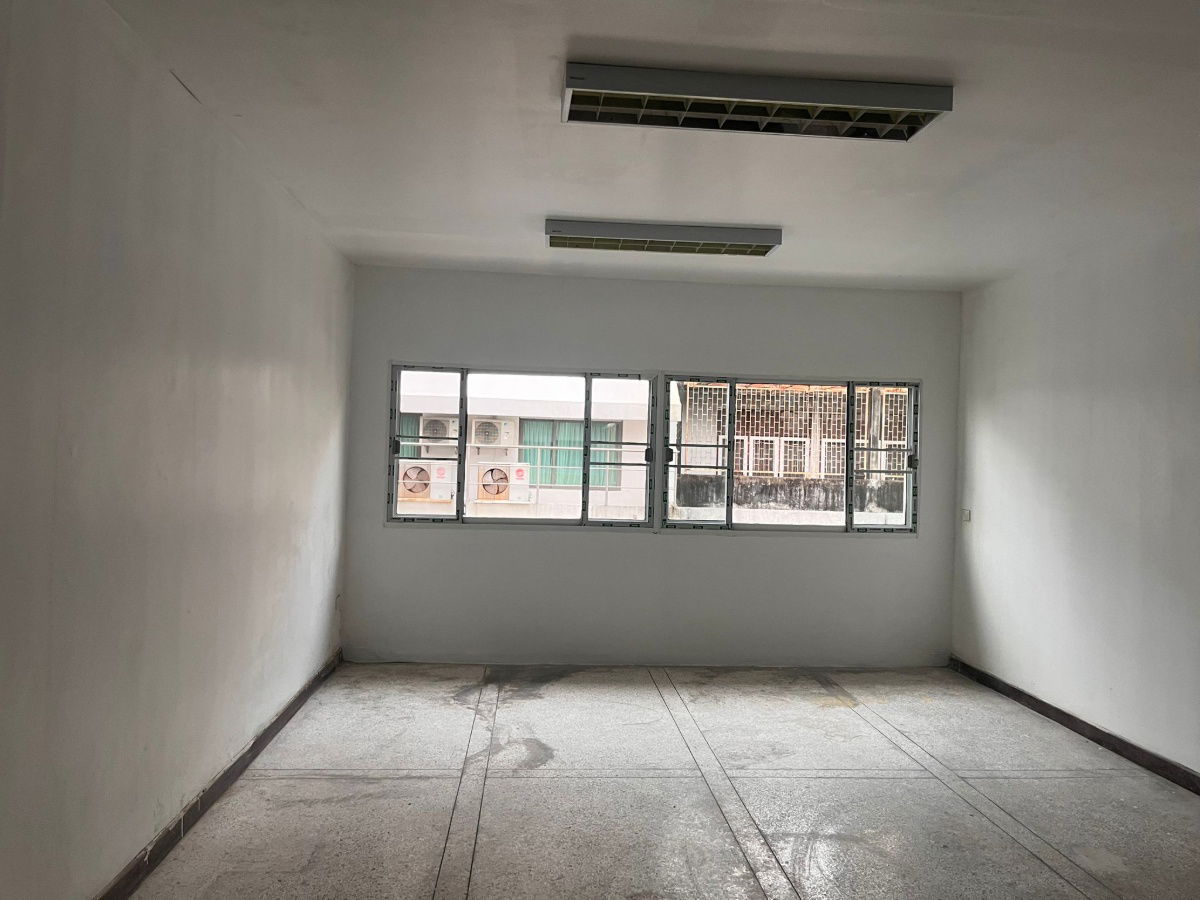 picture !For Sell!  building for office or stay  - 3/4