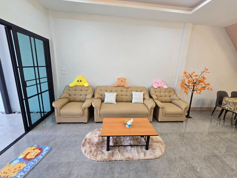 ทาวน์เฮ้าส์ รีโนเวทใหม่ ใกล้รถไฟฟ้าสายสีชมพูสถานีบางชัน ใกล้ตลาด แฟชั่นไอร์แลนด์ โรงพยาบาลนพรัตน์,สินแพทย์