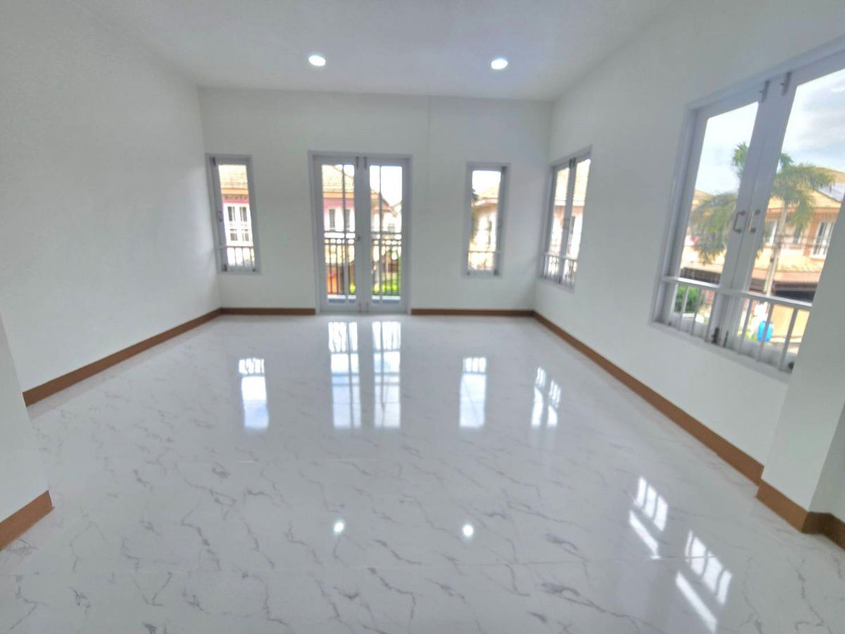รูป บ้านเดี่ยว แต่งใหม่ กว้างขวาง ราคาถูก หมู่บ้าน วรางกูล ลำลูกกา เลียบคลอง 3 ถนนชลมาร์คพิจารณ์ เ - รูปที่ 35/48