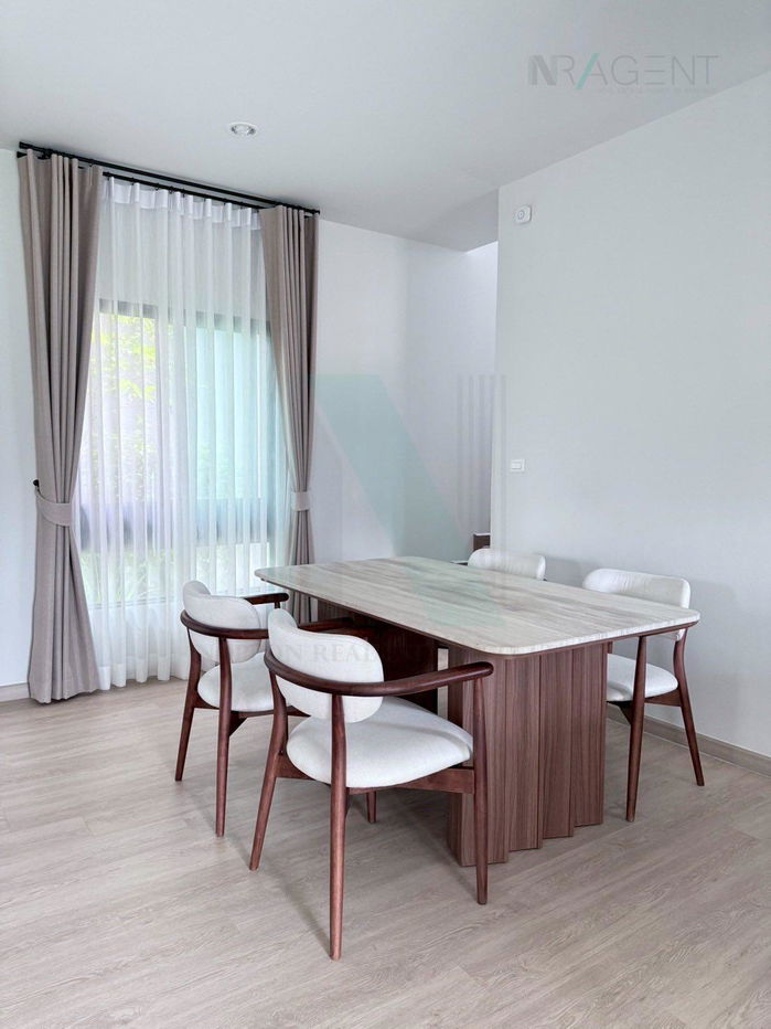 รูป 📌 ให้เช่าบ้านเดี่ยว 2 ชั้น สราญสิริ รามคำแหง 3 ห้องนอน 3 ห้องน้ำ - รูปที่ 3/8