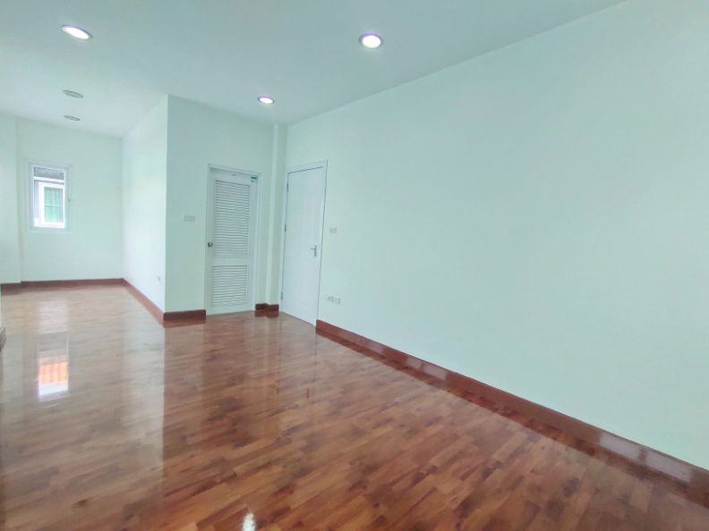 รูป ขายถูก บ้านเดี่ยว ม.ลภาวัน 21 ต่อเติมเต็มพื้นที่ รีโนเวทใหม่ทั้งหลัง 6 นอน 3 น้ำ   - รูปที่ 20/29