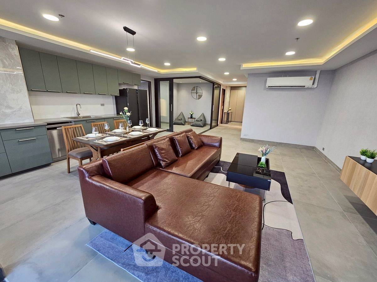 รูป คอนโด 3-ห้องนอน ที่ เดอะวอเตอร์ฟอร์ด ไดมอน ทาวเวอร์ สุขุมวิท ใกล้ BTS พร้อมพงษ์ (ID 2090287) - รูปที่ 1/16