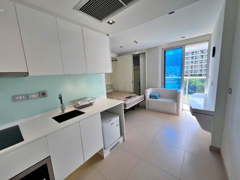 ขาย Sands Condominium พัทยา ซีวิว ติดทะเลหาดพระตำหนัก ห้องใหม่ไม่เคยเข้าอยู่ เพียง 1.5 ล้าน 25 ตรม. 1 นอน ตกแต่งสวย เฟอร์ครบพร้อมอยู่