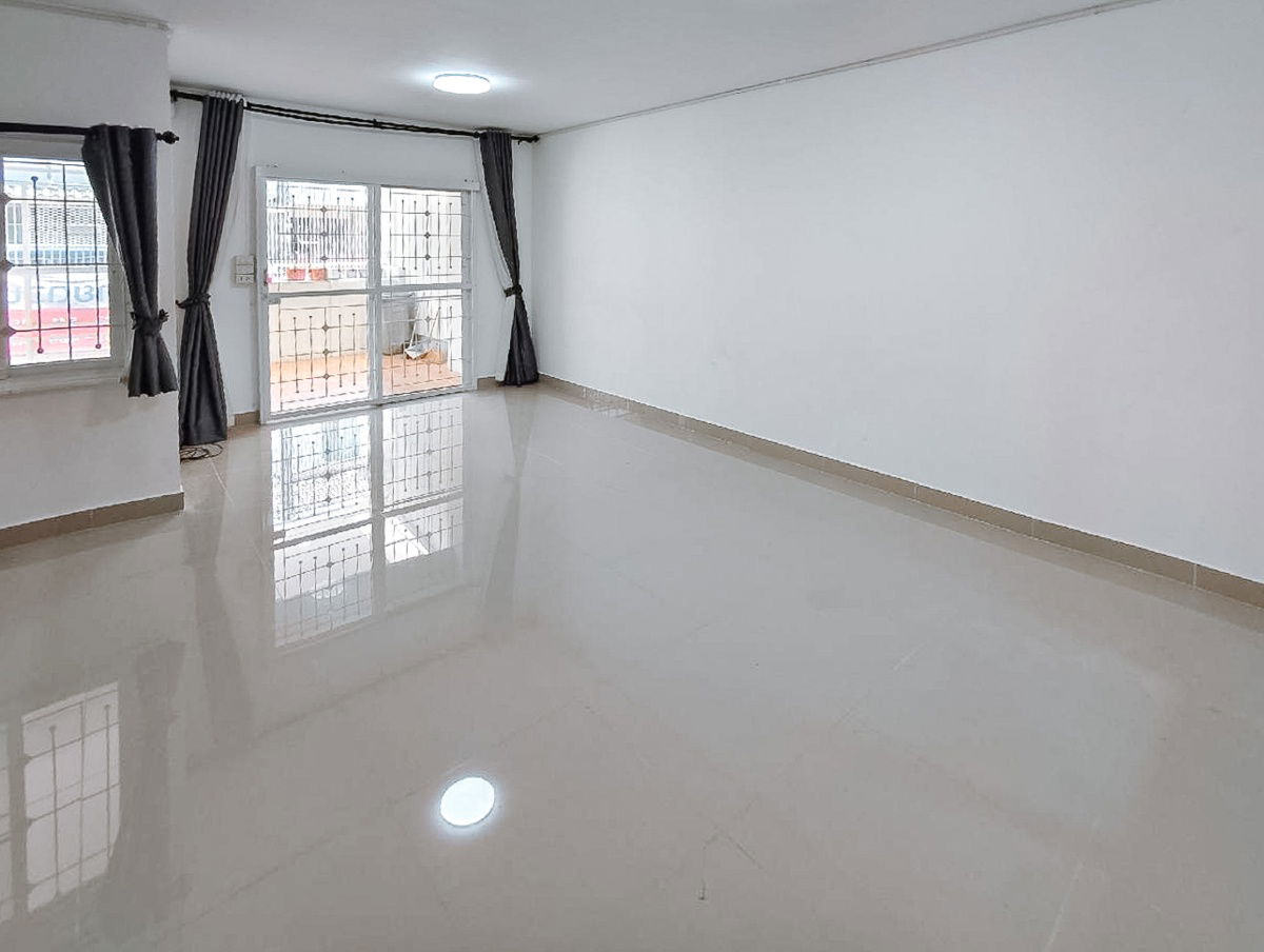 รูป ✨ บ้านพฤกษา บี รังสิต-คลองสาม ทาวน์เฮ้าส์รีโนเวทใหม่ 1.49 ล้านเท่านั้น!  สวยเทียบมือหนึ่ง พร้อมลากกระเป๋าเข้าอยู่ หน้าบ้านหันทิศใต้รับลมเย็นตลอดวัน  - รูปที่ 11/24