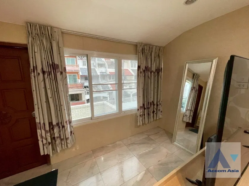 รูป 🔼🔽 AccomA 📩 Warm and Timeless Home with Rich Wood Interior in Sathorn (AA18380) - รูปที่ 19/20