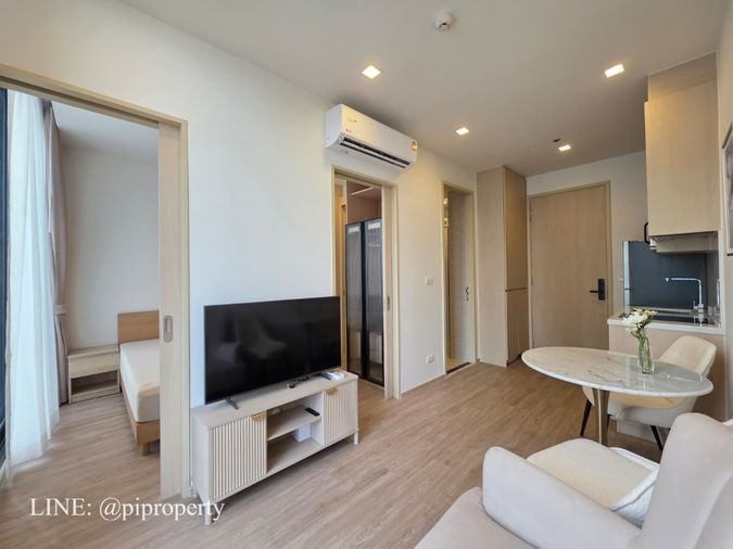 Phrom Phong park view high floor 1 bedroom unit for rent. Fully furnished and brand new. 