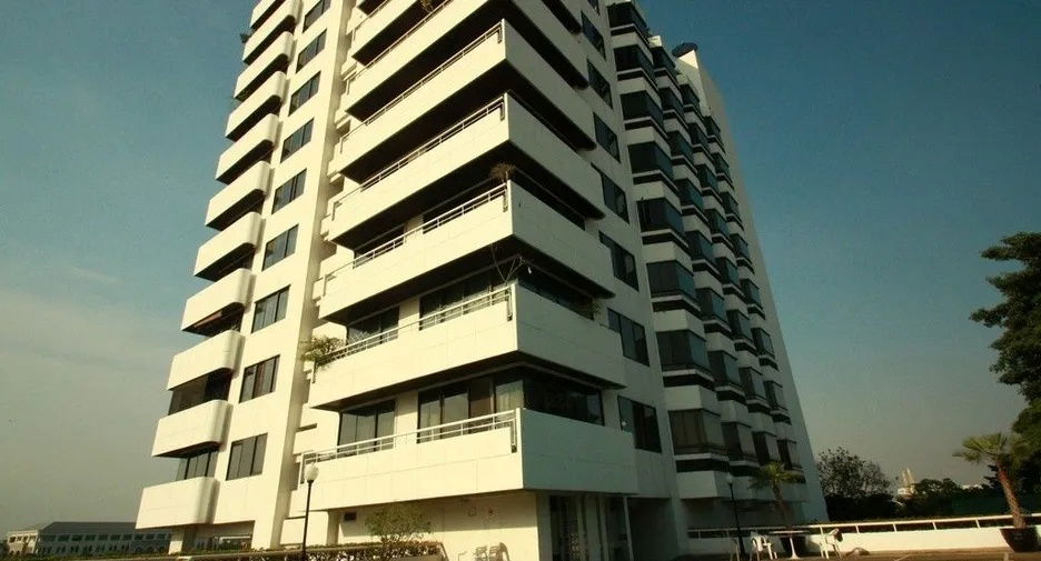 picture Juladit River Mansion – Riverside Condo with Chao Phraya River View - 5/33