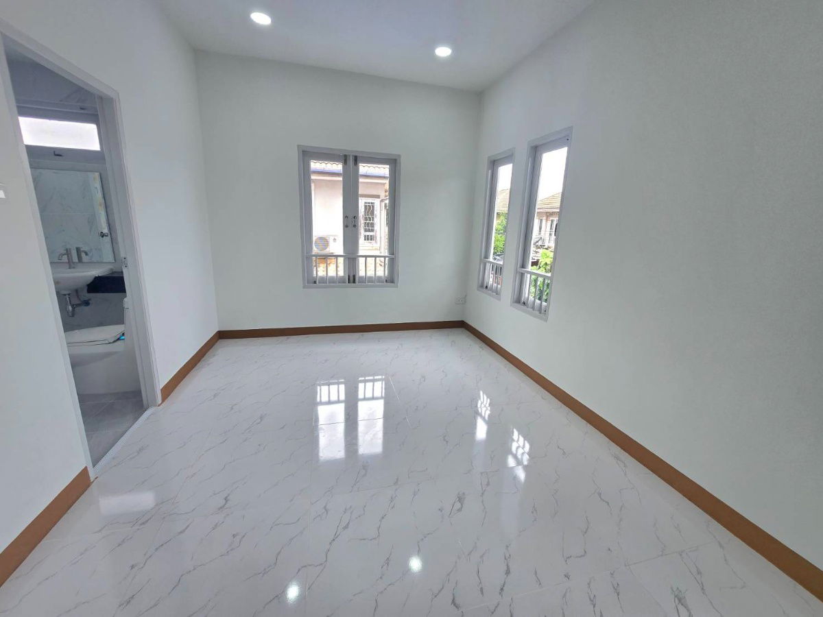 รูป บ้านเดี่ยว แต่งใหม่ กว้างขวาง ราคาถูก หมู่บ้าน วรางกูล ลำลูกกา เลียบคลอง 3 ถนนชลมาร์คพิจารณ์ เ - รูปที่ 39/48