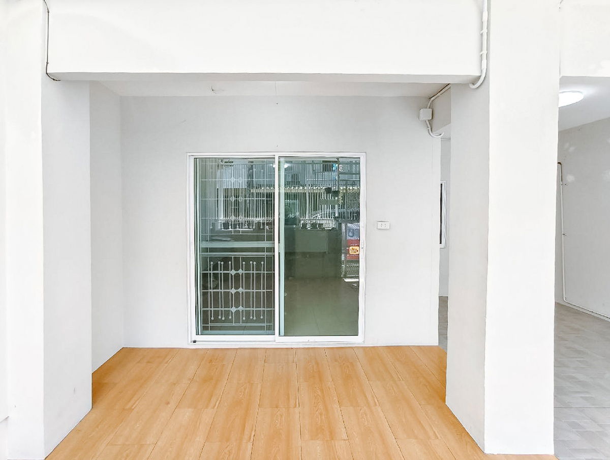 รูป ✨ บ้านพฤกษา บี รังสิต-คลองสาม ทาวน์เฮ้าส์รีโนเวทใหม่ 1.49 ล้านเท่านั้น!  สวยเทียบมือหนึ่ง พร้อมลากกระเป๋าเข้าอยู่ หน้าบ้านหันทิศใต้รับลมเย็นตลอดวัน  - รูปที่ 7/24