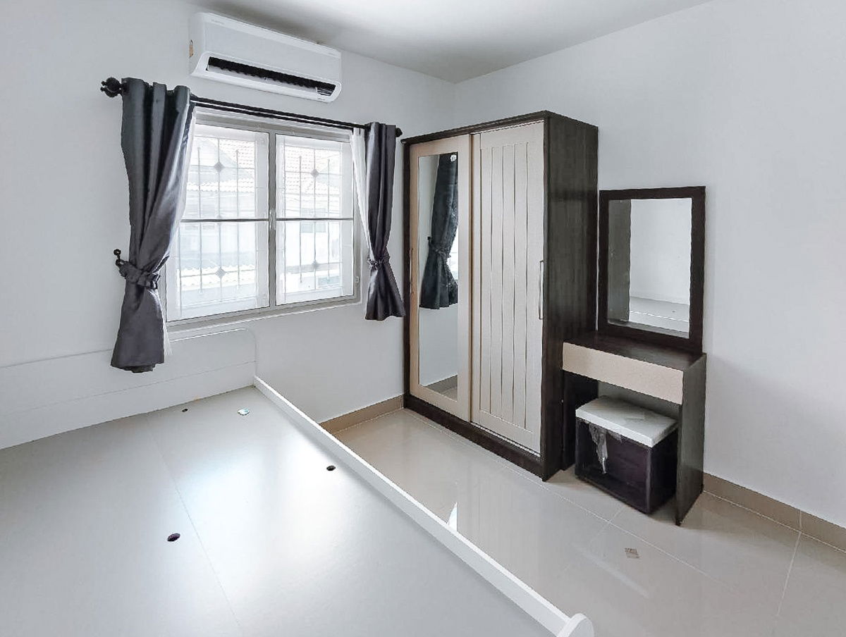 รูป ✨ บ้านพฤกษา บี รังสิต-คลองสาม ทาวน์เฮ้าส์รีโนเวทใหม่ 1.49 ล้านเท่านั้น!  สวยเทียบมือหนึ่ง พร้อมลากกระเป๋าเข้าอยู่ หน้าบ้านหันทิศใต้รับลมเย็นตลอดวัน  - รูปที่ 19/24