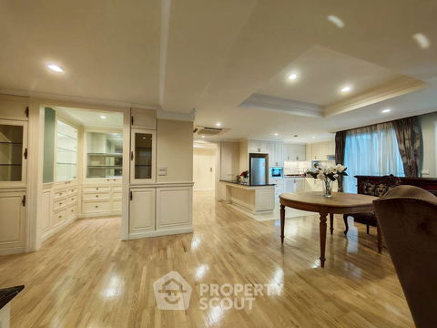 2-BR Condo at La Maison Ruamrudee near BTS Phloen Chit (ID 2326451)