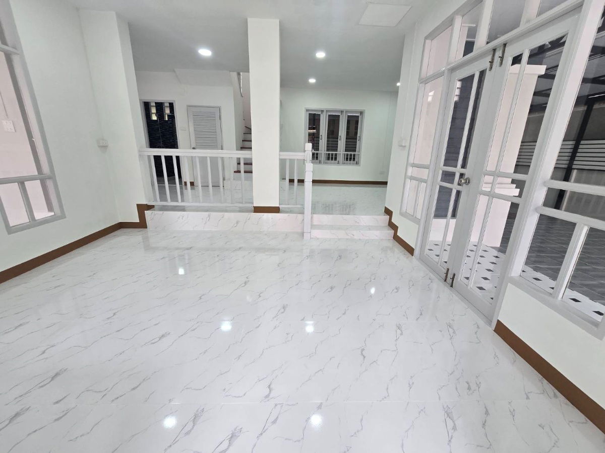 รูป บ้านเดี่ยว แต่งใหม่ กว้างขวาง ราคาถูก หมู่บ้าน วรางกูล ลำลูกกา เลียบคลอง 3 ถนนชลมาร์คพิจารณ์ เ - รูปที่ 23/48