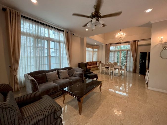 ให้เช่าบ้านเดี่ยว 4 ห้องนอน 350 ตร.ม. 87.5 ตร.ว. แฟนตาเซีย วิลล่า บางนา
