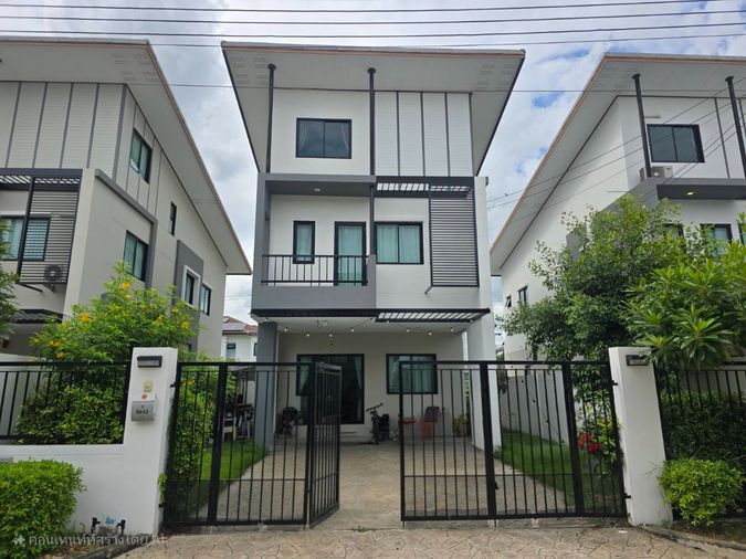 บ้านเดี่ยว ทำเลดี อายุบ้านเพียง3ปี กว้างขวาง ราคาดี พร้อมอยู่ ม.วิสต้ามินิ เลียบคลอง4 ลำลูกกา