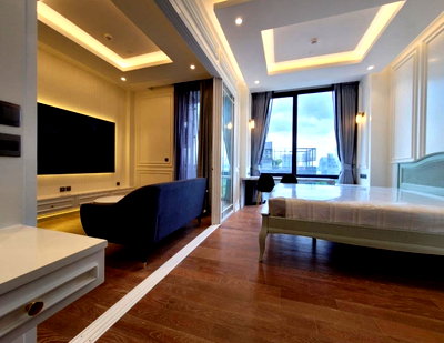 Condos for rent : ST290 For Rent: MUNIQ Langsuan Condominium – Prime Location, High Floor, Lumpini Park View
