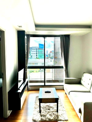 Condos for rent : 1-BR Condo at Focus Ploenchit near BTS Nana (ID 1553169)