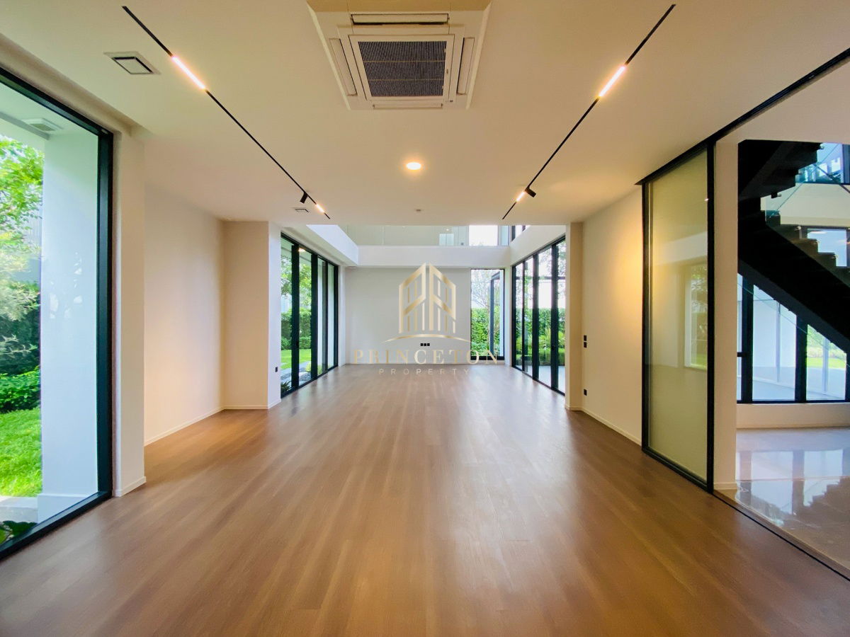 picture VIVE New Krungthep Kreetha Luxury 3-Storey Modern Home - 10/49