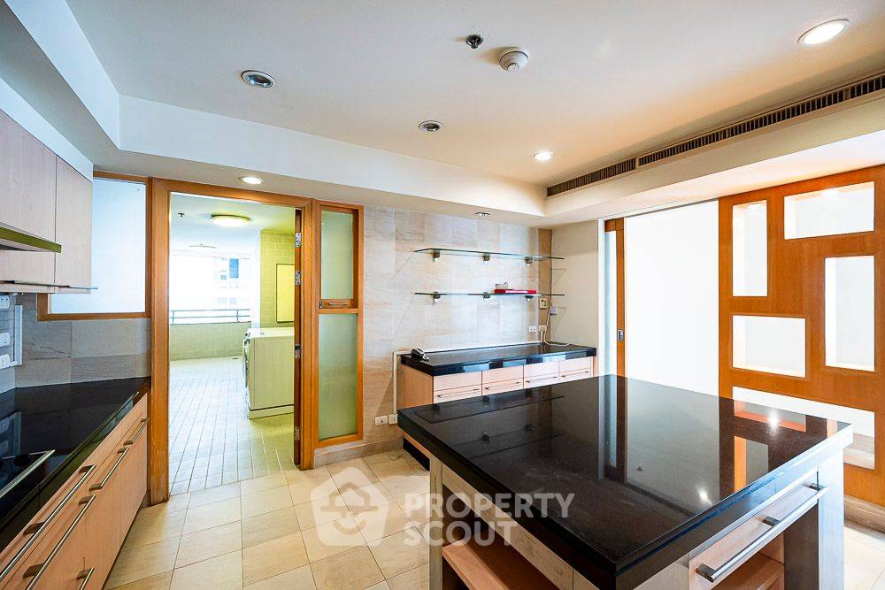 picture 4-BR Condo at Baan Ratchadamri Condominium near BTS Ratchadamri (ID 2100973) - 7/29