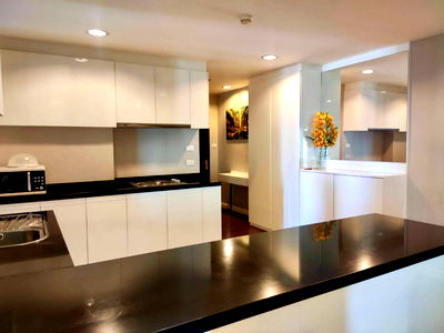 Condos for sale : Corner Unit! Large Room with 5 Parking Spaces! Condo for Sale – Belle Grand Rama 9 (Belle Avenue) 2 Bedrooms, 2 Bathrooms, 95.38 sq.m.