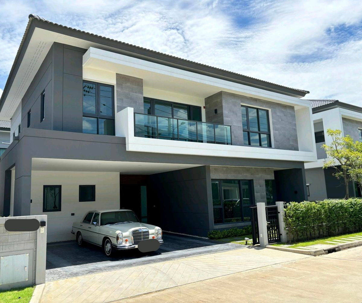 THE CITY Bangna New Project Usable Area: 313 sq m Land Area: 70 sq wah